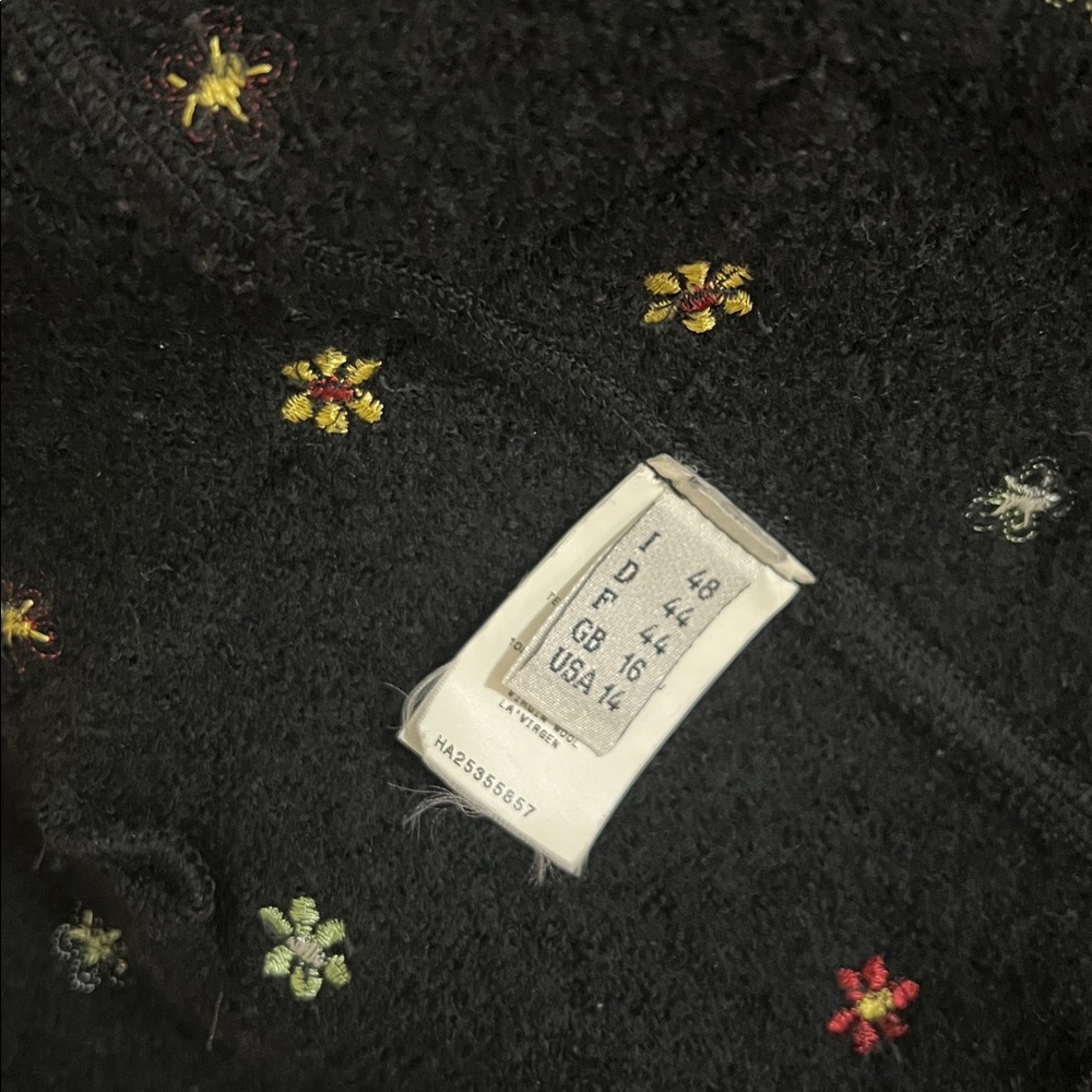 Moschino embroidered Suit. Sz 14. Italy - Picture 6 of 17